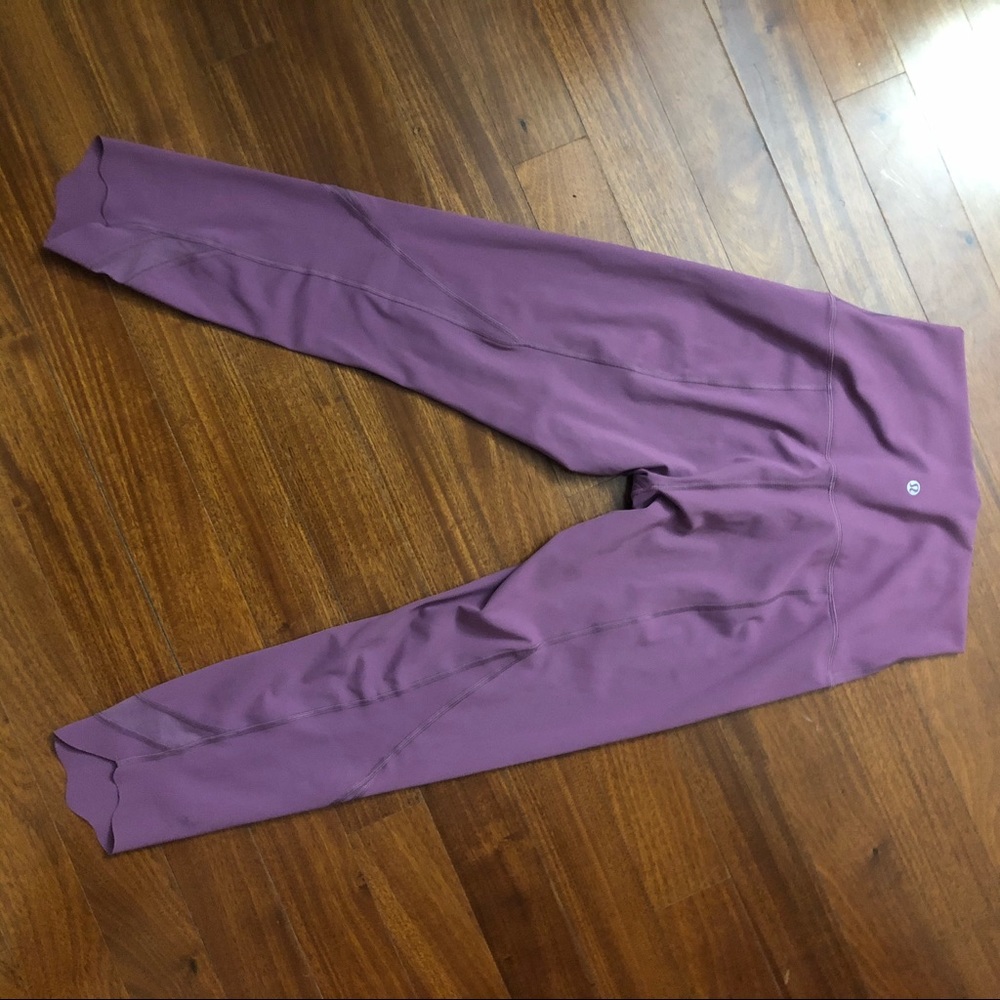 Lululemon Wunder Under Leggings.